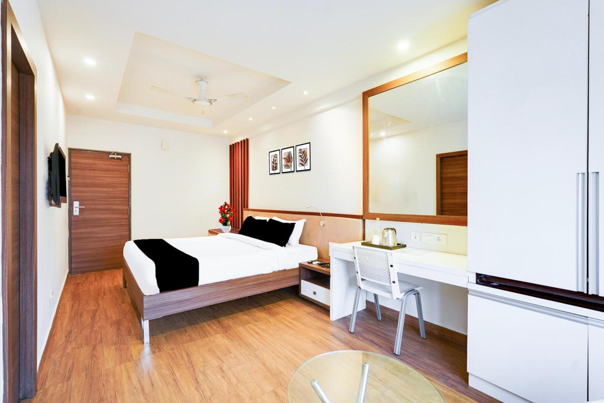 Super Townhouse Oak Kodambakkam Formerly Cine City Chennai Exterior foto